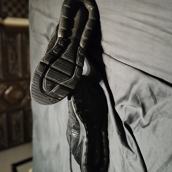 Nike Men's Black Athletic Shoes - Picture 7 of 7